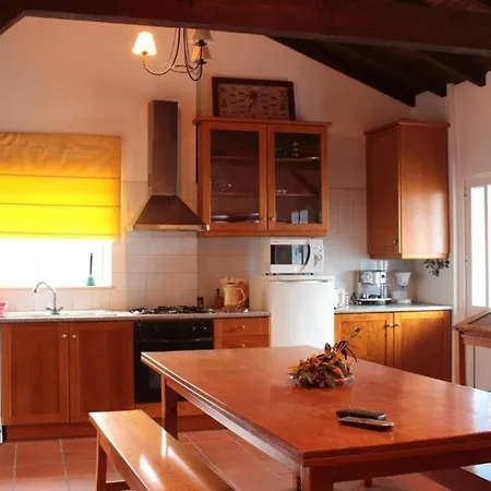 Casa Da Felicidade - Three Bedroom House In Pataias Apartamento